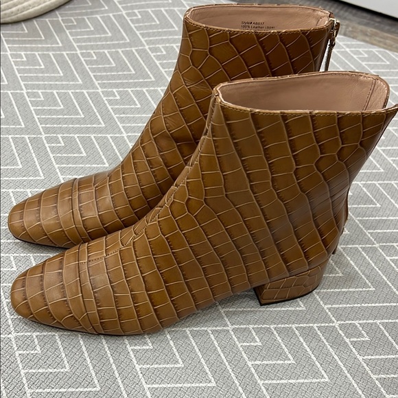 *BRAND NEW* J. Crew Brown Ankle Boots with Quilted Leather - Picture 1 of 3